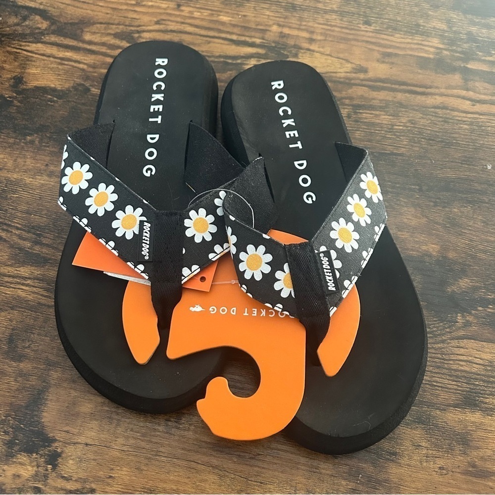 NWT Rocket Dog Black Sandals Spotlight 2 Daisy Field Cotton Floral Summer Beach